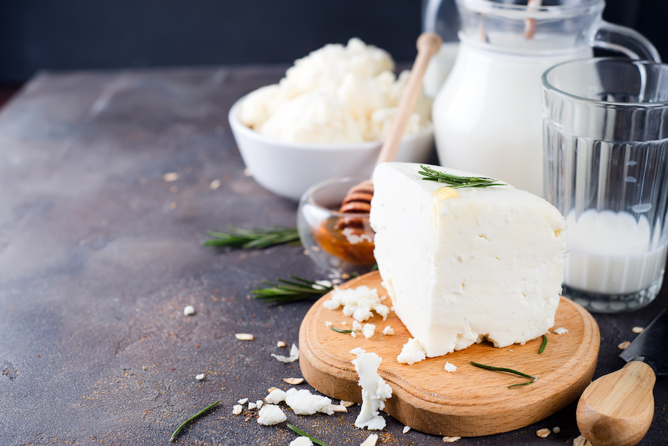 Zuivel, zoals kaas, melk en yoghurt, vergroot de kans op acne.